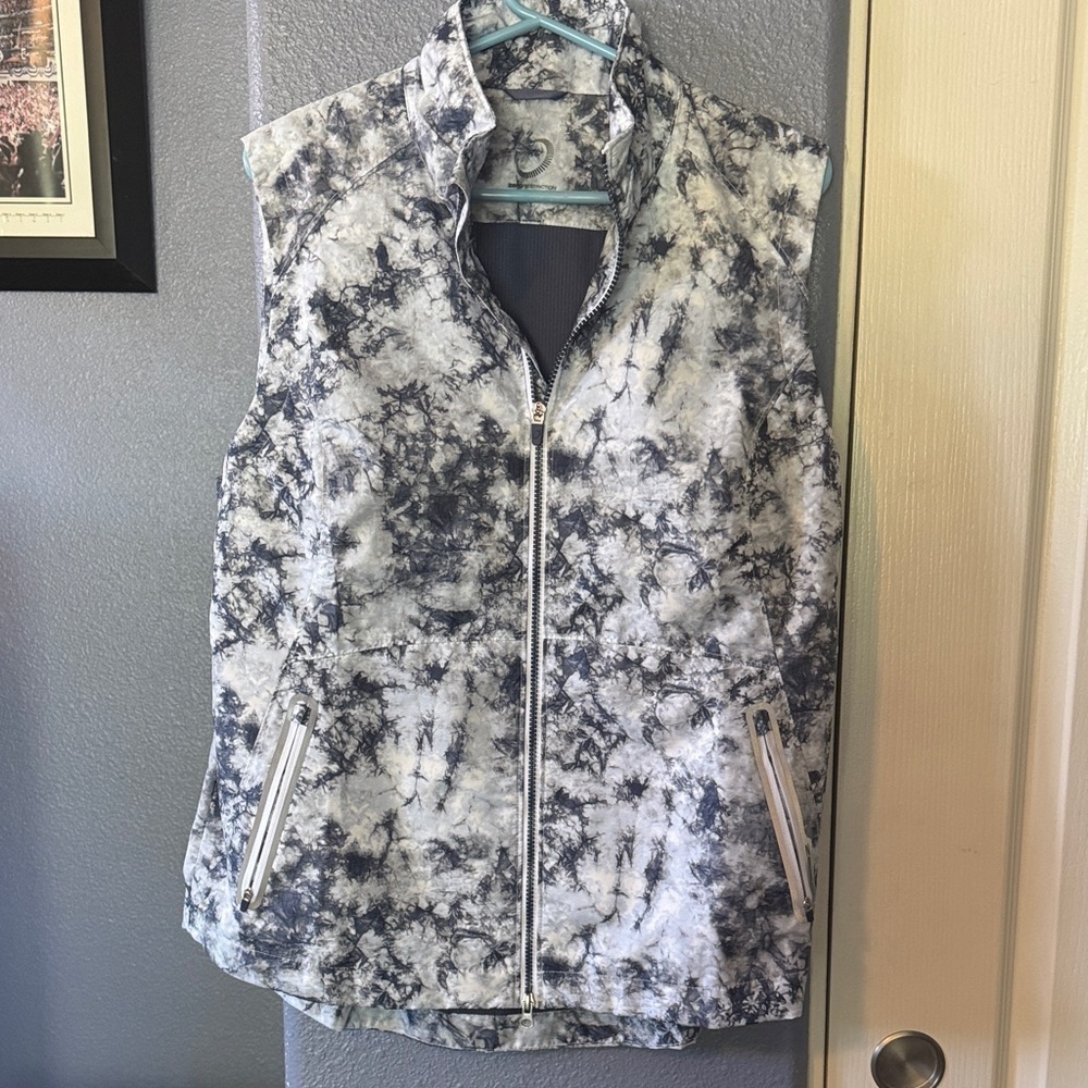 NWOT Stylish Gray Tie-Dye Sleeveless Vest